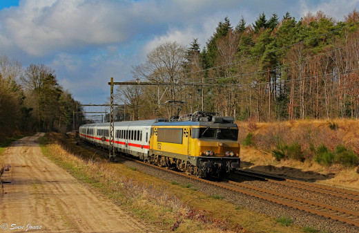 1154052 (a): :2048x1326